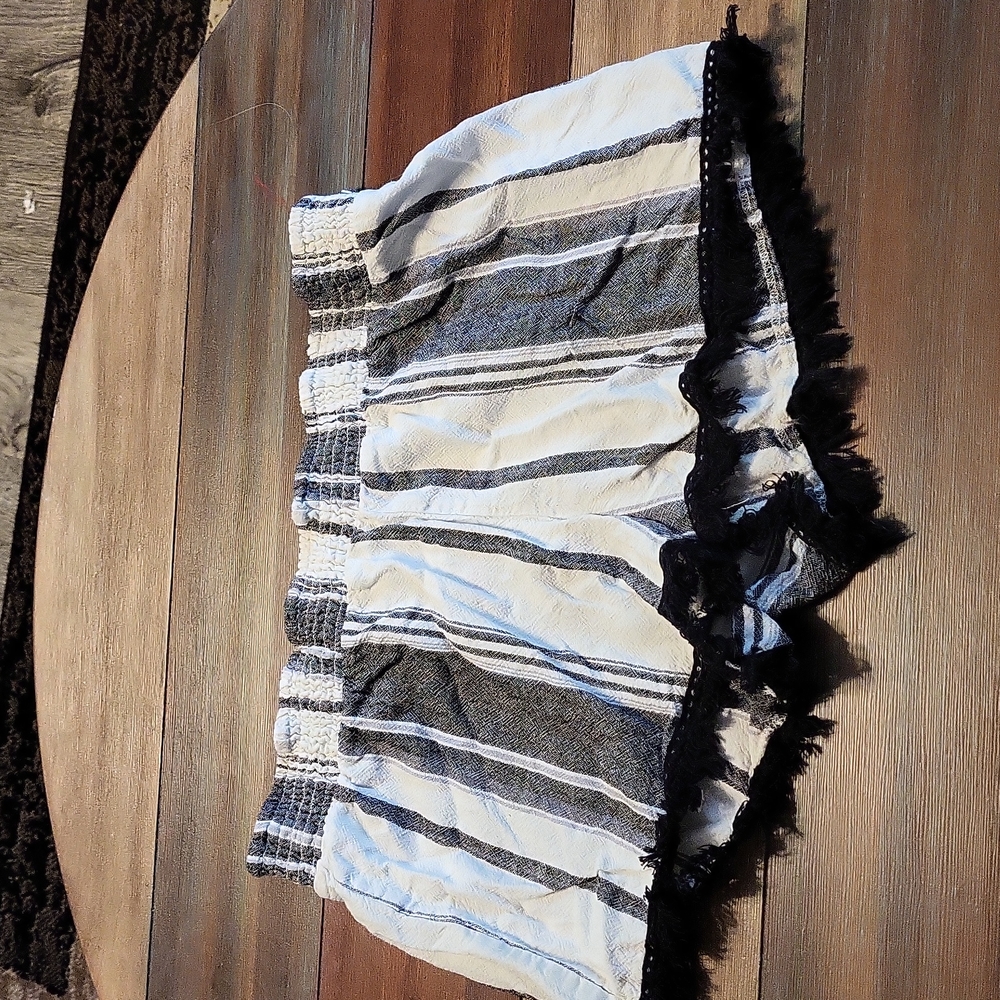No boundaries woman short